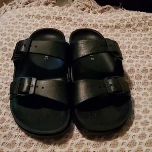 Torrid size 8 black sandals
